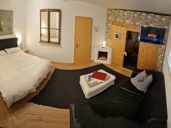 Schönste Lage am Rhein in unmittelbarer Stadtnähe, B & B : photo 2 de la chambre chambre double - sous-sol