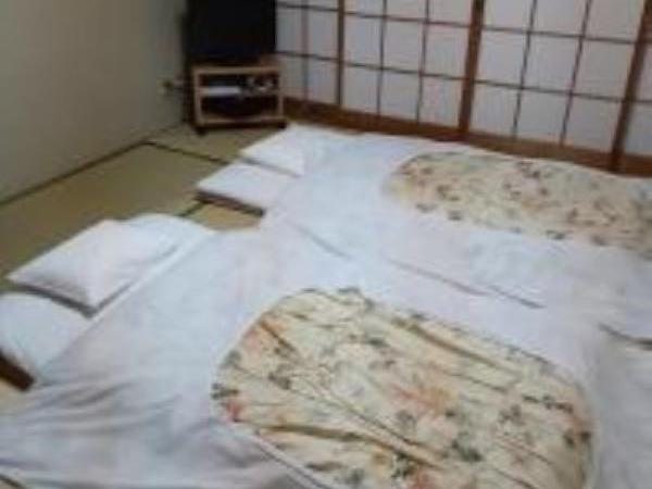 OHTO Ryokan : photo 1 de la chambre chambre lits jumeaux standard de style japonais avec salle de bains privative