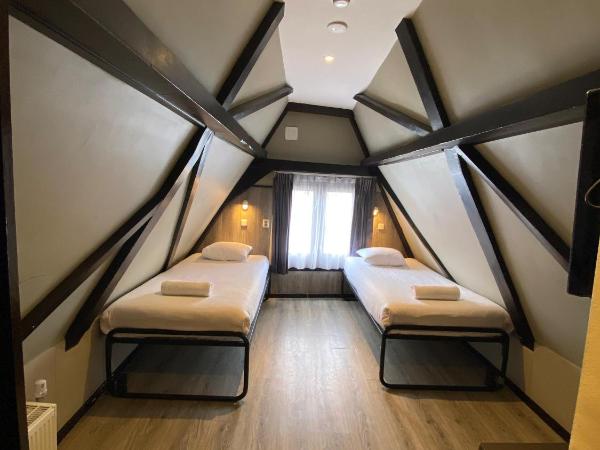 Hotel Old Quarter : photo 4 de la chambre chambre double ou lits jumeaux - vue sur canal