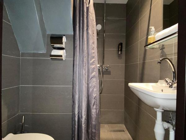 Hotel Old Quarter : photo 10 de la chambre chambre double ou lits jumeaux - vue sur canal