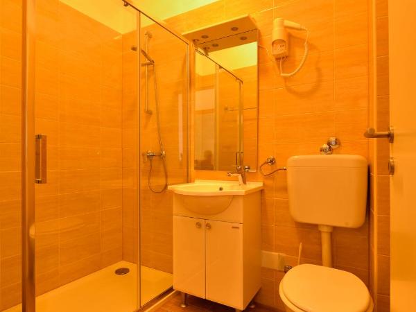 Hotel Orient Zagreb : photo 8 de la chambre chambre triple