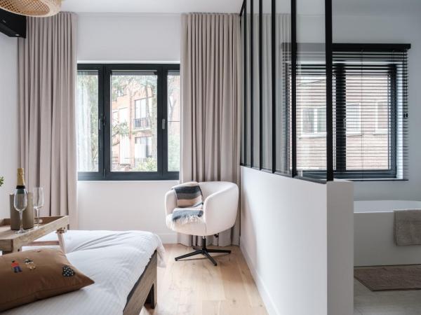 B&B The Four : photo 4 de la chambre chambre double deluxe avec baignoire