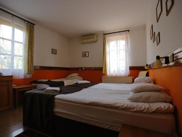 Hotel Szent István : photo 7 de la chambre chambre triple