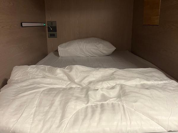 Ratchadadome hostel : photo 1 de la chambre lit superposé dans dortoir mixte