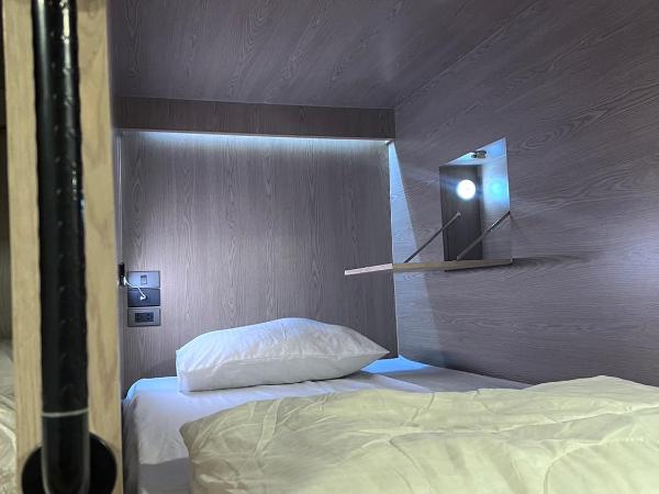 Ratchadadome hostel : photo 2 de la chambre lit superposé dans dortoir mixte