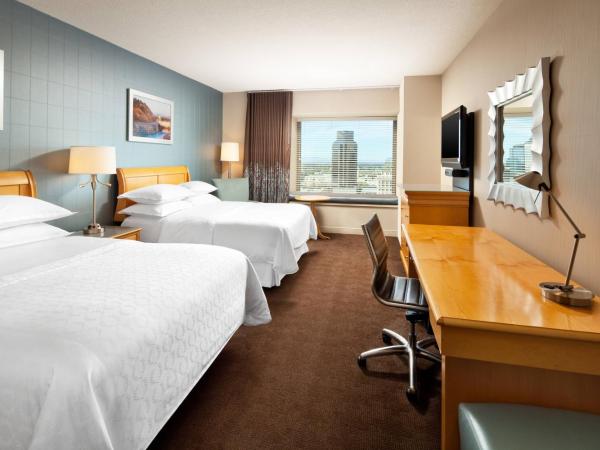 Sheraton Grand Sacramento : photo 2 de la chambre guest room with two double beds and city view - club lounge access