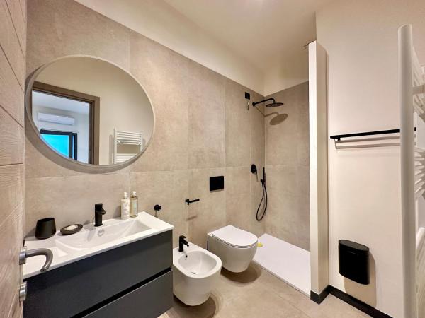 Cinque Terre Room Rental SULLA VIA : photo 2 de la chambre chambre double avec salle de bains privative