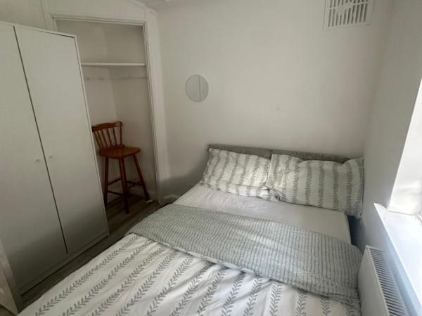 Ebehi Inn : photo 9 de la chambre chambre double avec salle de bains commune