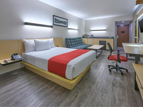 City Express by Marriott Ciudad de Mexico Aeropuerto : photo 1 de la chambre chambre lit queen-size supérieure avec canapé-lit