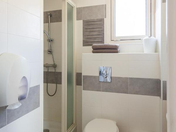 Hôtel Méditerranée : photo 9 de la chambre chambre double - vue sur mer et colline