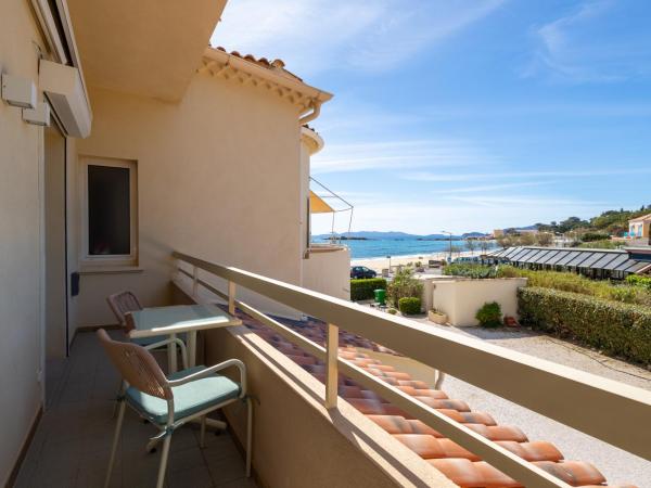 Hôtel Méditerranée : photo 6 de la chambre chambre triple - vue latérale sur mer - premier Étage