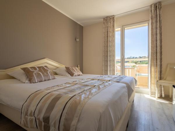Hôtel Méditerranée : photo 4 de la chambre chambre lits jumeaux - vue latérale sur mer - deuxième Étage