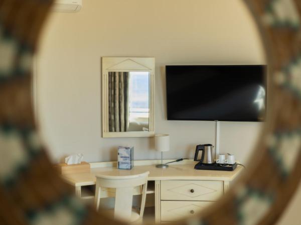 Hôtel Méditerranée : photo 7 de la chambre chambre double - vue sur mer - premier Étage (2 adultes + 1 enfant)