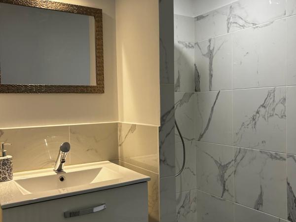 la porte medievale : photo 4 de la chambre chambre double - vue sur jardin