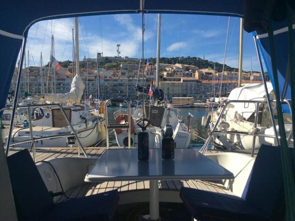 Nuitée à bord de Danilou un voilier de 9.50m : photo 3 de la chambre mobile home