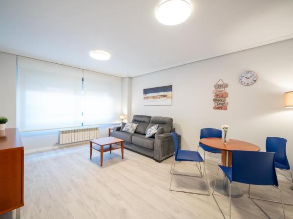 Apartamentos GO - Génova Parquesol - Parking Gratuito : photo 1 de la chambre appartement deluxe