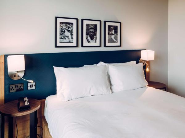 Hilton Garden Inn Manchester Emirates Old Trafford : photo 3 de la chambre king 1 bed suite pitch view room