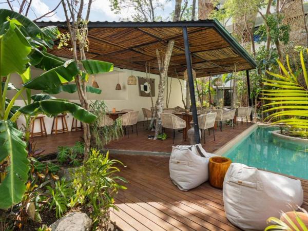 JADE ZEN RESIDENCES - (35) : photo 8 de la chambre appartement - vue sur piscine 