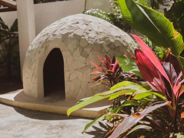 JADE ZEN RESIDENCES - (35) : photo 9 de la chambre appartement - vue sur piscine 