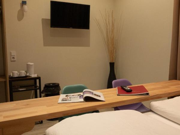 Pension a und a : photo 2 de la chambre petite chambre double avec vue sur cour