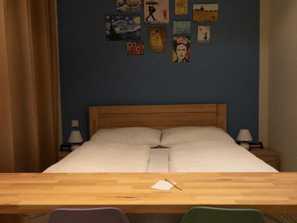 Pension a und a : photo 6 de la chambre petite chambre double avec vue sur cour