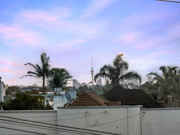 The Bays Bed & Breakfast : photo 5 de la chambre chambre double avec balcon - vue sur mer