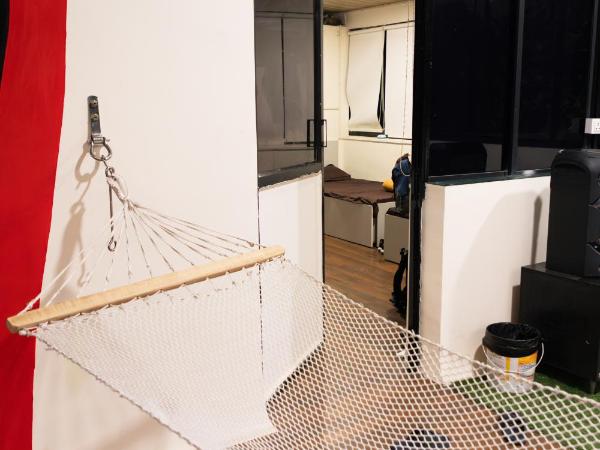 JOY HOSTEL - Digital Nomads Hostel & PG - Koregaon Park : photo 4 de la chambre dortoir pour hommes de 6 lits