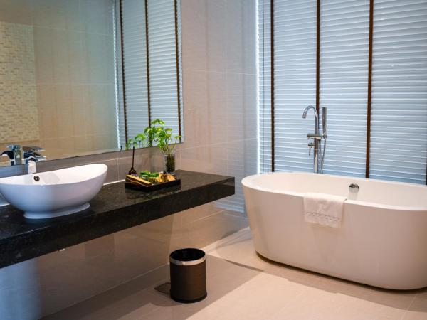 The Waterfront Hotel Kuching : photo 1 de la chambre nisa addina suite