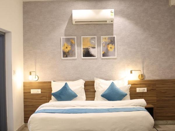 Gallivanto Inn - Rohini : photo 1 de la chambre suite lit king-size avec balcon