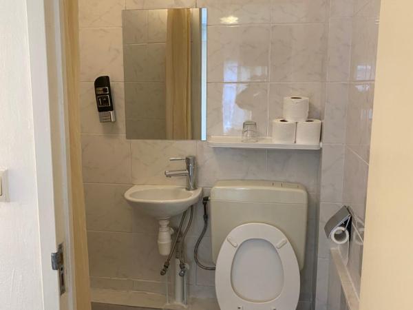 Hotel de Munck : photo 1 de la chambre chambre simple avec salle de bains privative