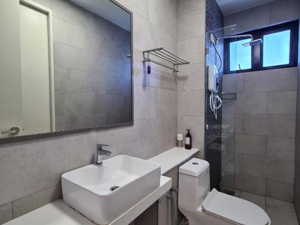 The Shore - JJ's Unit with City View : photo 5 de la chambre appartement avec balcon