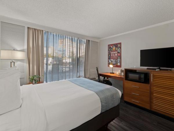 Best Western Orlando Gateway Hotel : photo 2 de la chambre chambre lit queen-size avec douche à l'italienne - accessible aux personnes à mobilité réduite