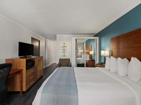 Best Western Orlando Gateway Hotel : photo 3 de la chambre chambre lit queen-size avec douche à l'italienne - accessible aux personnes à mobilité réduite