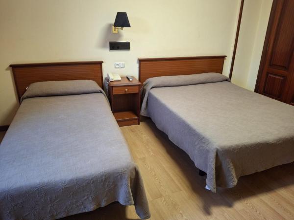 Hotel Capital de Galicia : photo 2 de la chambre chambre triple
