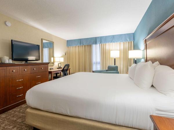 Pear Tree Inn St. Louis Near Union Station : photo 3 de la chambre chambre lit king-size deluxe - non-fumeurs 