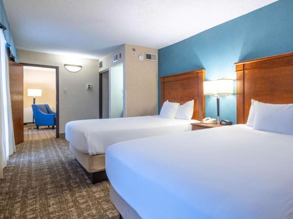Pear Tree Inn St. Louis Near Union Station : photo 1 de la chambre suite lit queen-size de luxe avec canapé-lit - non-fumeurs