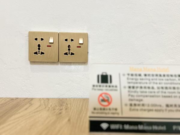 Mana Mana Hotel • Melaka • : photo 1 de la chambre chambre double sans fenêtre