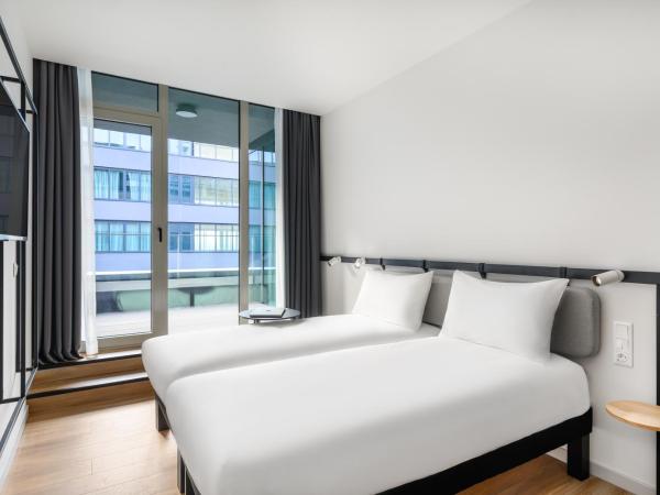 ibis Budapest Stadium : photo 4 de la chambre chambre standard avec 2 lits simples et balcon
