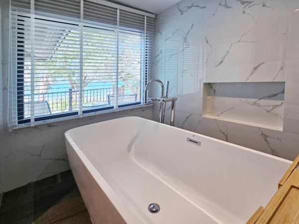 Phi Phi Holiday Resort : photo 8 de la chambre hébergement premier plus - côté plage