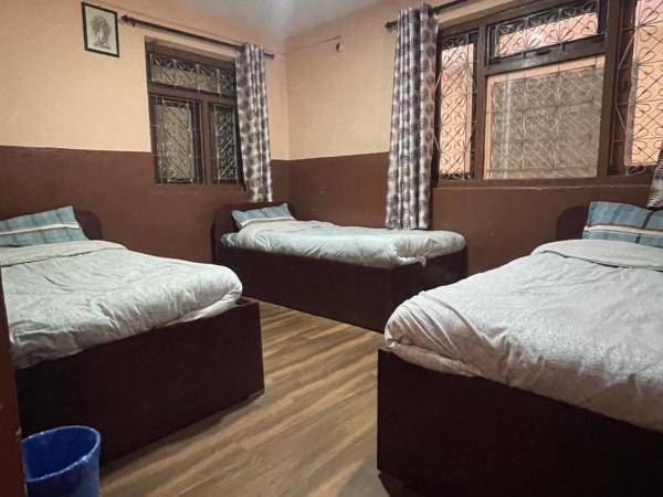 Nirvaan Guest House (Hotel Bibidh) : photo 1 de la chambre chambre triple Économique