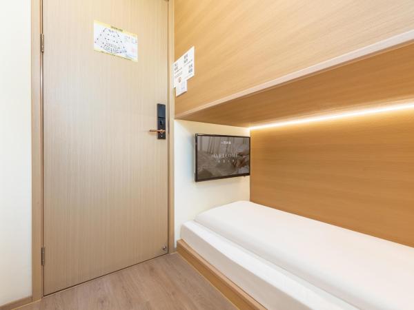 Lemon Hotel - Metro Line 1 Line 7 Changshu Road 200 meters : photo 7 de la chambre z scenic view single room - lower bunk  shared bathroom