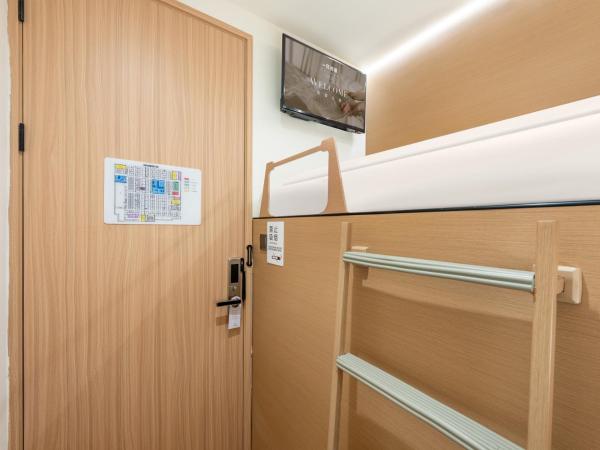 Lemon Hotel - Metro Line 1 Line 7 Changshu Road 200 meters : photo 8 de la chambre z scenic single room- upper bunk shared bathroom no window 
