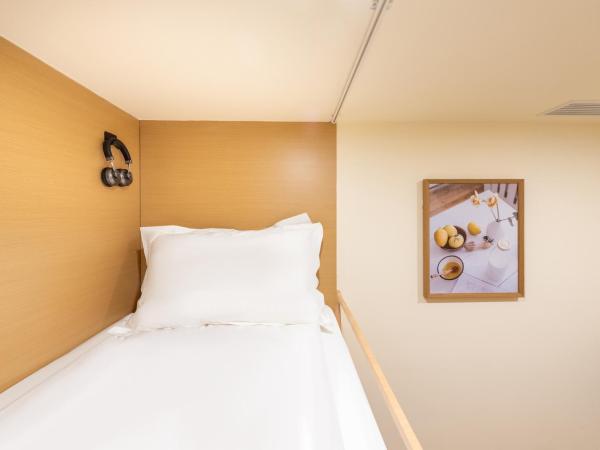 Lemon Hotel - Metro Line 1 Line 7 Changshu Road 200 meters : photo 9 de la chambre cozy room single room - upper bunk shared bathroom no window