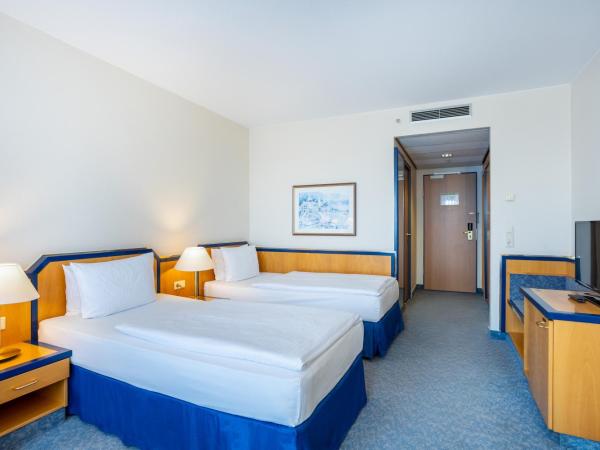 HI Hotel International Hamburg : photo 2 de la chambre chambre lits jumeaux