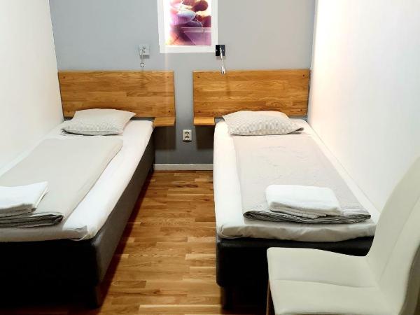 Mosebacke Hostel : photo 1 de la chambre chambre lits jumeaux avec salle de bains commune (sans fenêtre)