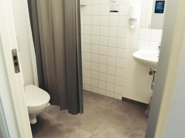 Danhostel Aarhus City : photo 4 de la chambre hébergement double pour 2 personnes avec salle de bains privative 