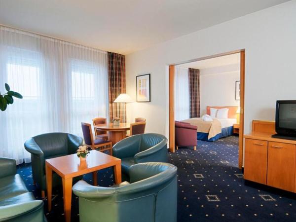 HI Hotel International Hamburg : photo 2 de la chambre suite with twin beds