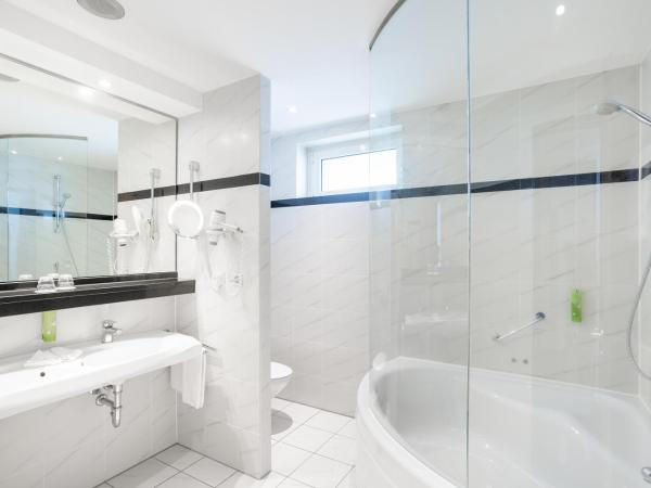 HI Hotel International Hamburg : photo 3 de la chambre suite with twin beds