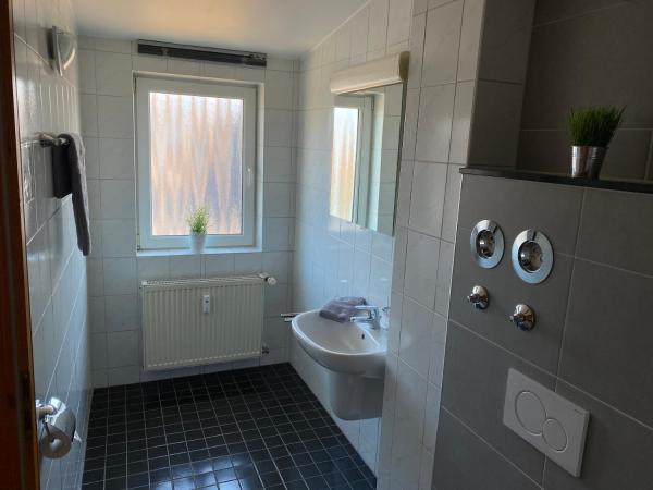 Hotel Gute Nacht : photo 3 de la chambre chambre simple avec salle de bains privative