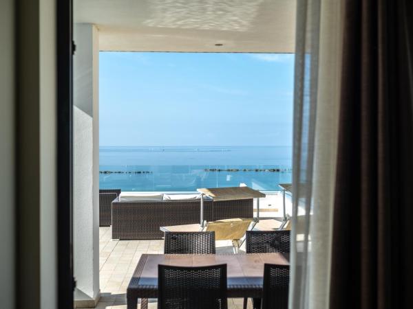 Residence Picalè : photo 4 de la chambre appartement supérieur 1 chambre avec terrasse et jacuzzi - vue sur mer